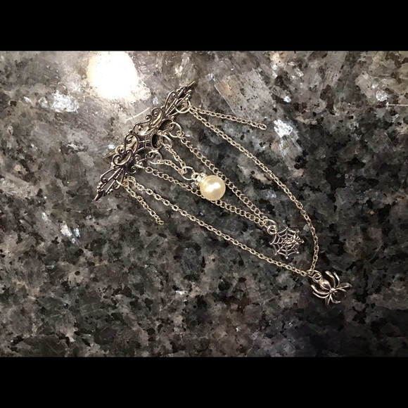 Silver hair clip spider and web Halloween chains - Picture 9 of 15